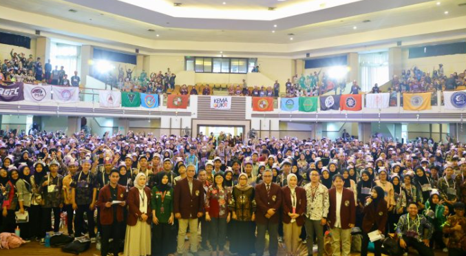 200 Mahasiswa Baru AMN Surabaya Dikukuhkan, 305 Penerima Beasiswa Angkatan Pertama Diwisuda